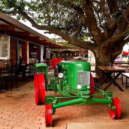 Casa Forno Country Hotel Otjiwarongo Exterior photo
