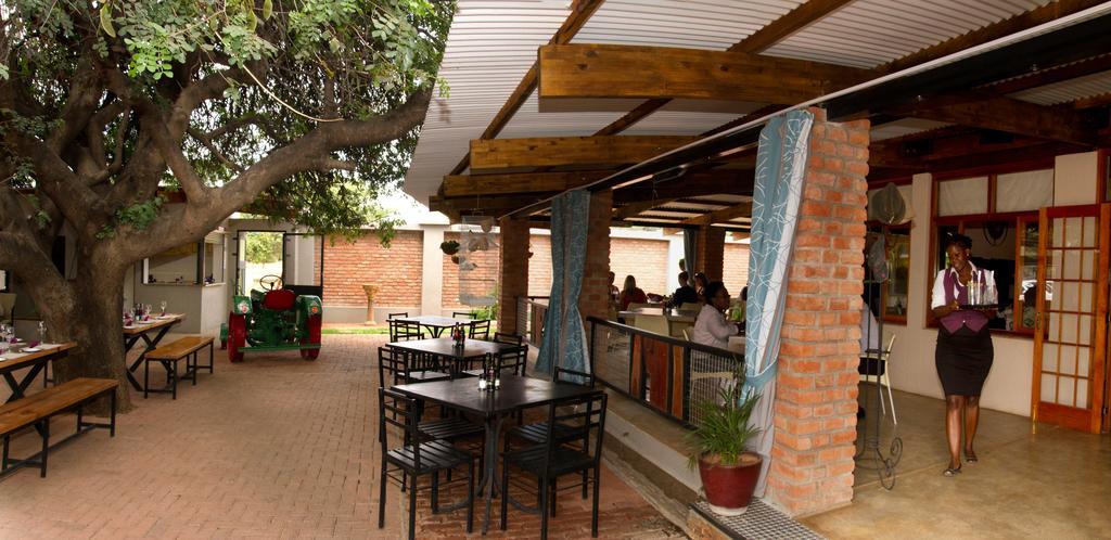 Casa Forno Country Hotel Otjiwarongo Exterior photo