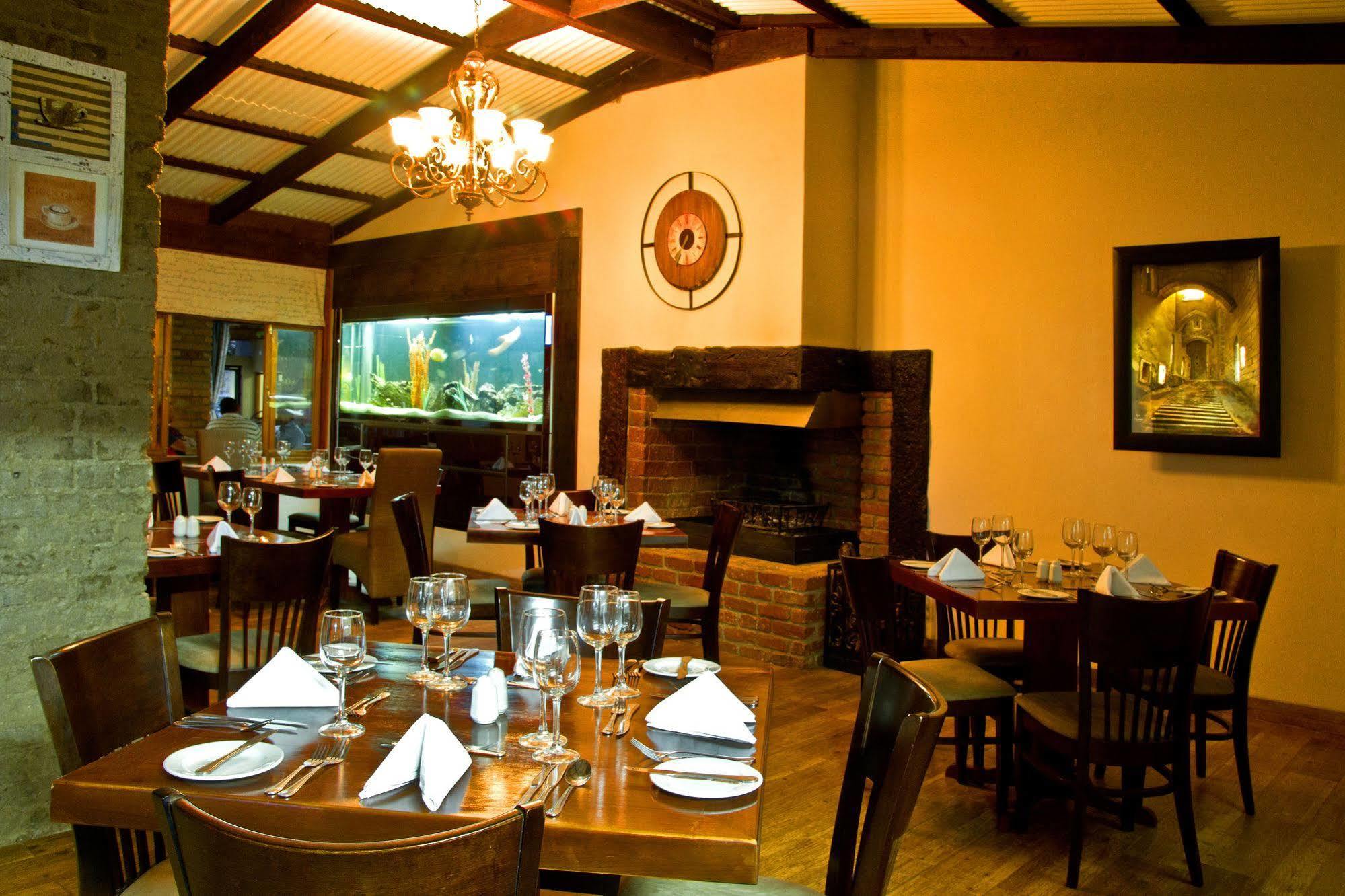 Casa Forno Country Hotel Otjiwarongo Exterior photo