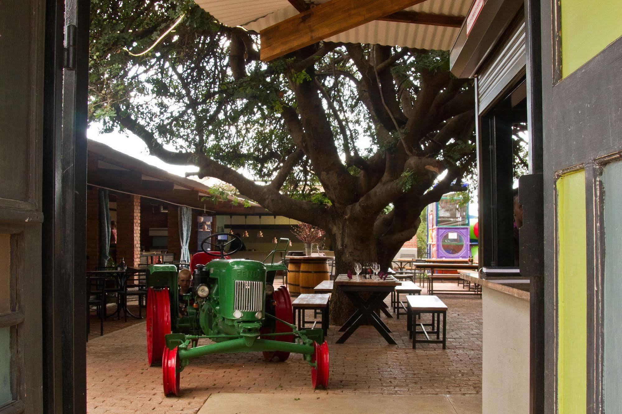 Casa Forno Country Hotel Otjiwarongo Exterior photo